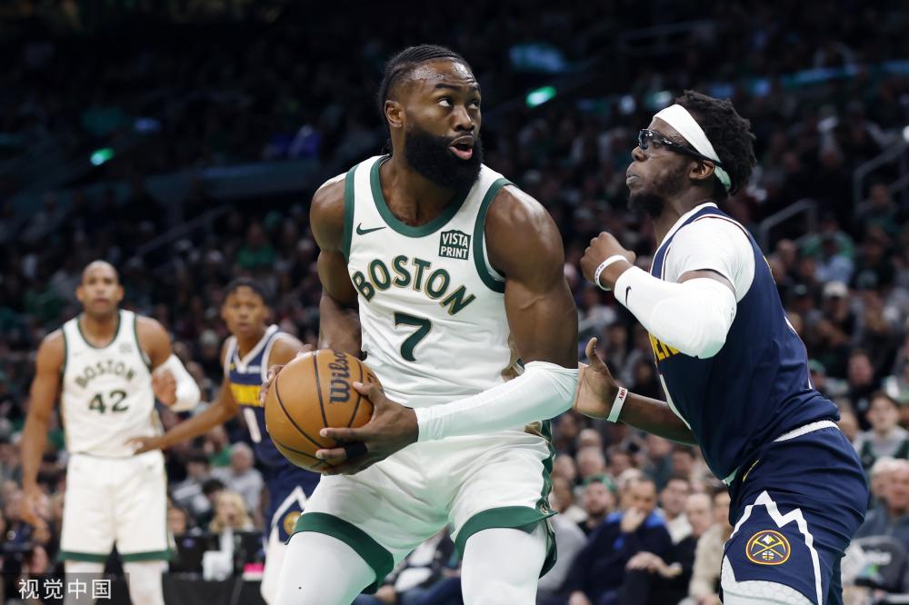 双重舞台上 双重舞台上